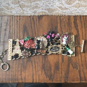 Betsey Johnson chunky kitty bracelet! 😻